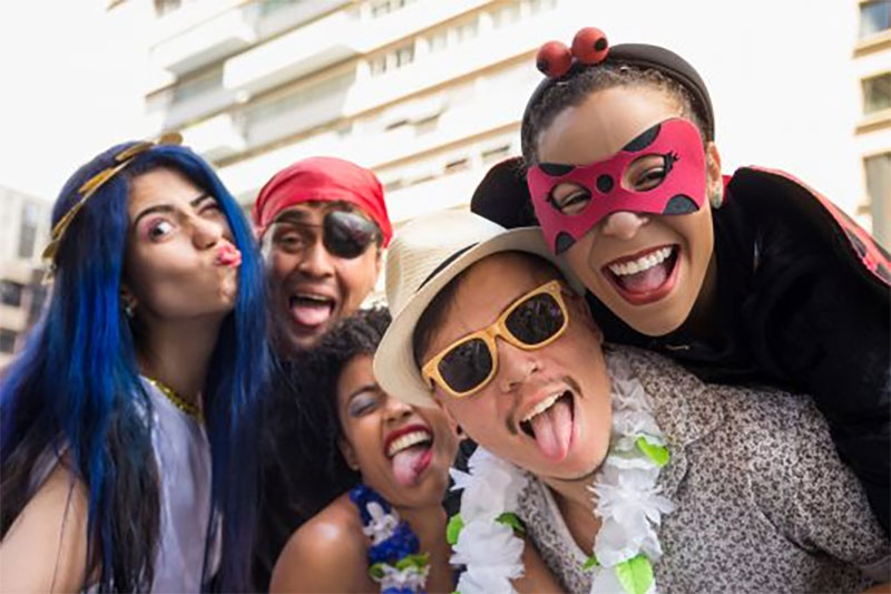 Foliões no carnaval carioca