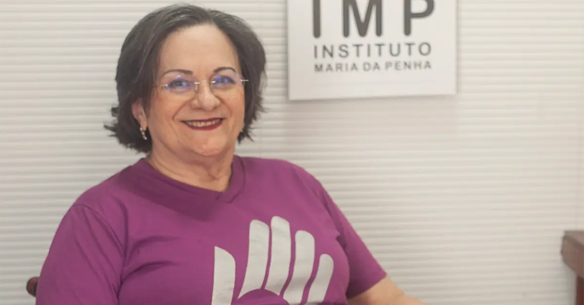 No momento, você está visualizando Agosto Lilás: Maria da Penha fala sobre coragem, justiça e o papel dos condomínios no combate à violência doméstica