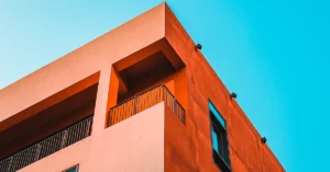 Leia mais sobre o artigo Pintura de fachada em condomínios: como a escolha da empresa influencia o resultado da obra