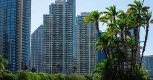 Leia mais sobre o artigo Tecnologia em condomínios: 18 inovações que transformaram a gestão nos últimos 25 anos