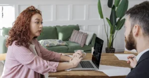 Leia mais sobre o artigo Inadimplência: cobrar é necessário, humilhar não é solução