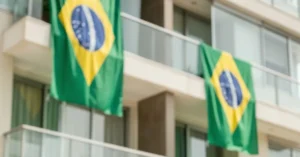 Leia mais sobre o artigo Bandeiras na Copa, fachadas e a NR-1: o Direito Condominial sob uma nova perspectiva