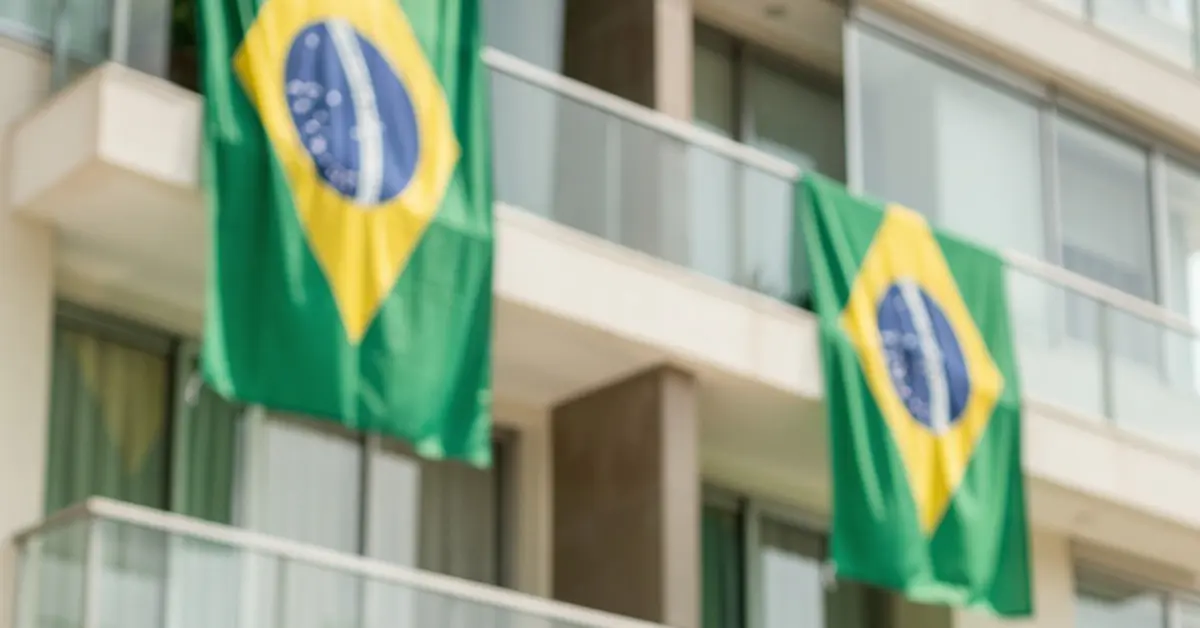 No momento, você está visualizando Bandeiras na Copa, fachadas e a NR-1: o Direito Condominial sob uma nova perspectiva