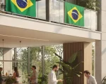 Fachada de condomínio residencial com algumas sacadas exibindo discretamente bandeiras do Brasil durante período esportivo, moradores conversando cordialmente em área comum, ambiente harmonioso e familiar.