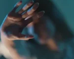 Mulher sofrendo violência doméstica